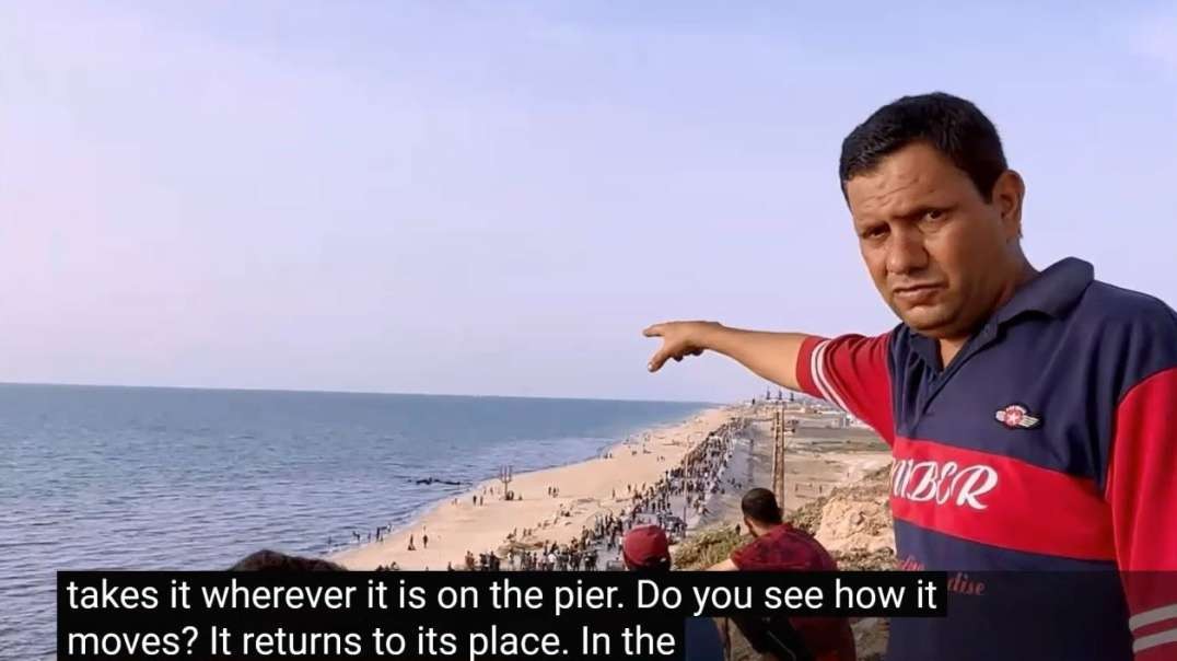 Gaza Evacuated Displaced Families Watch Aid Ships Dock in Port.mp4