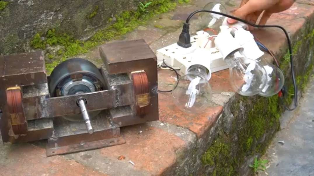 I make 220v Electric Generator from a Microwave Transformer.mp4
