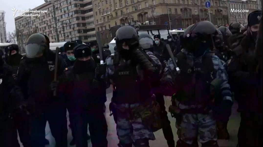 Clashes, Brutal Beatings As Police Crack Down On Protesters In Moscow.mp4