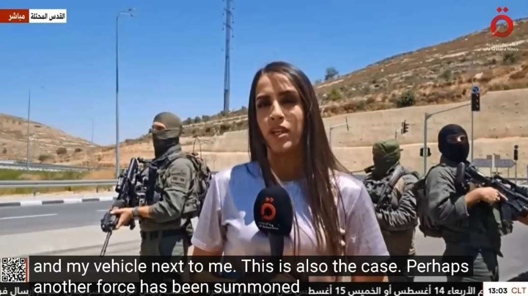 Jerusalem - Palestinian Journalist Harassed & Intimidated By IDF Soldiers During Live Report.mp4