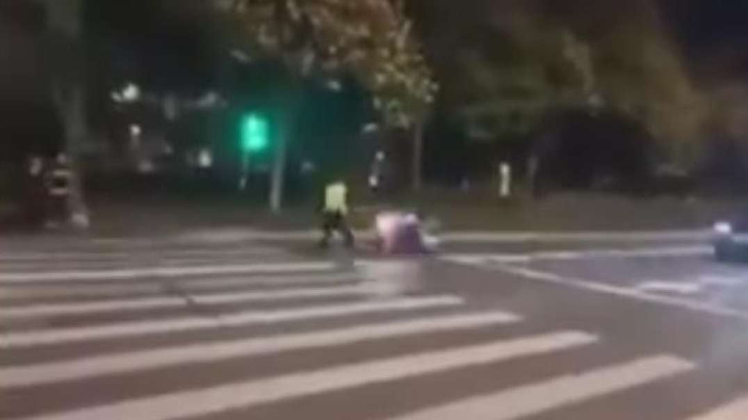 150lb Cop Stops a 400lb Motorcycle and rider.