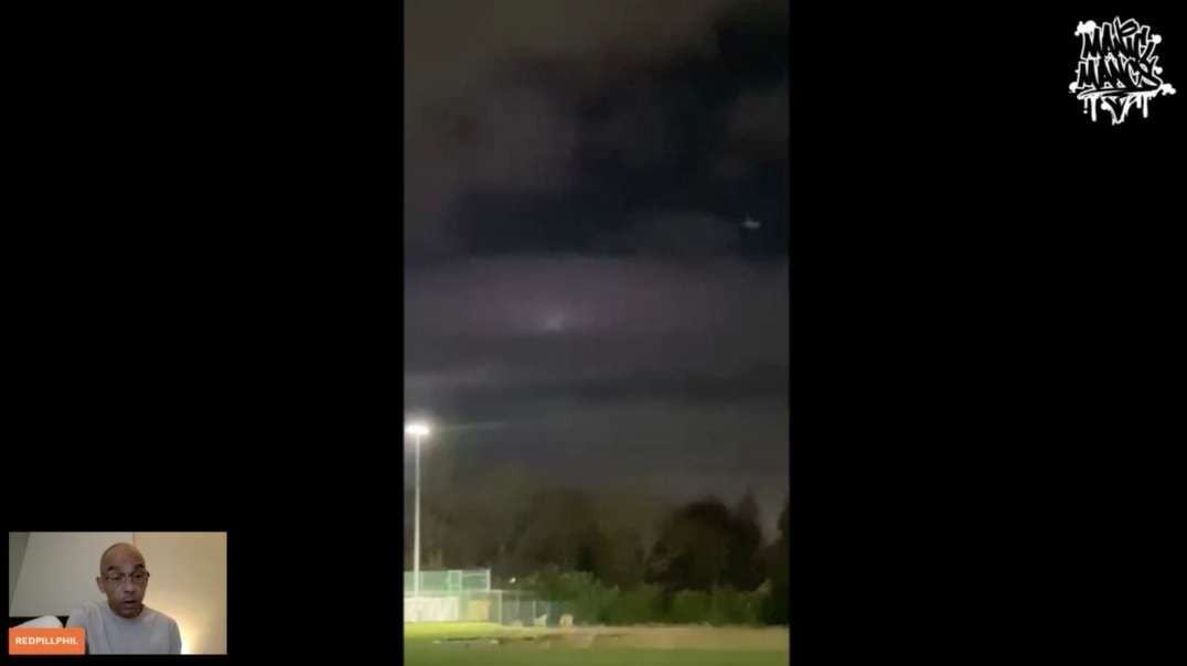 A Strange Light Formation Over Manchester ....mp4