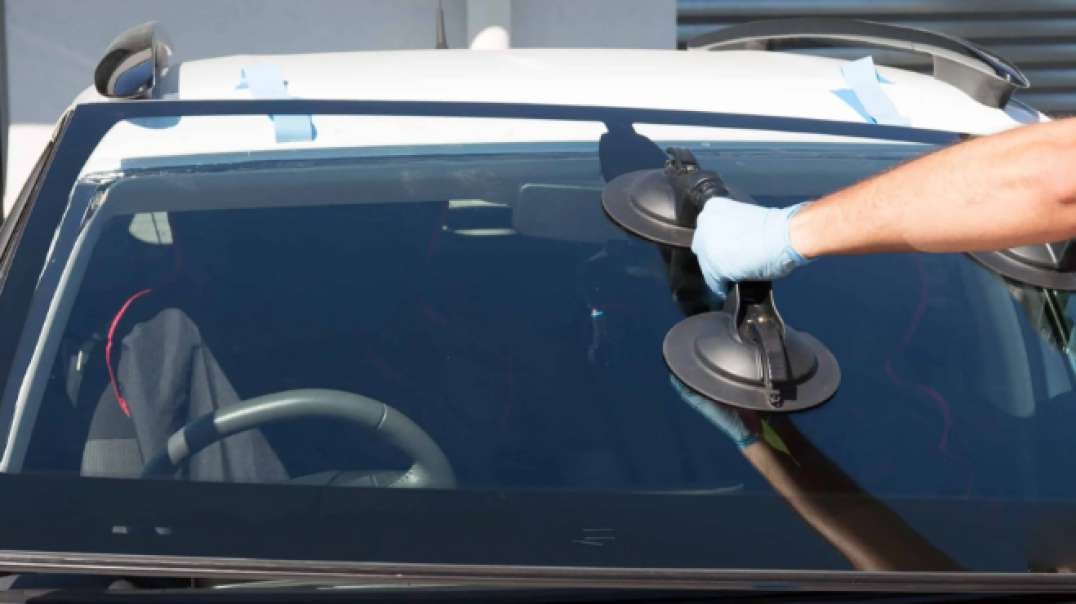 Are you looking for Mobile Auto Glass in Englewood Park?